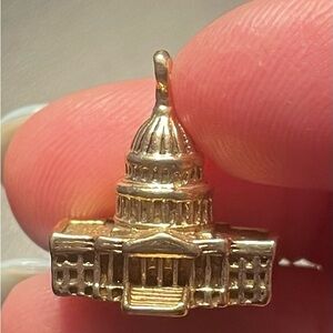 14 karat gold 3-D charm of the US Capitol building from 2001